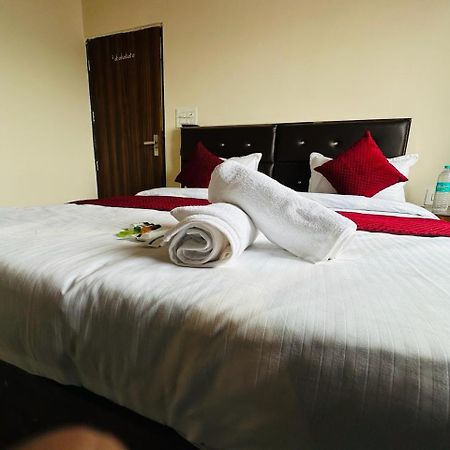 The Lord Krishna Residency Vrindavan Hotel Exterior photo